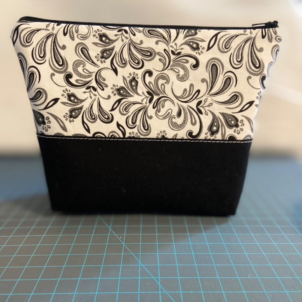 Black Bottom Swirls Large Zipper Bag