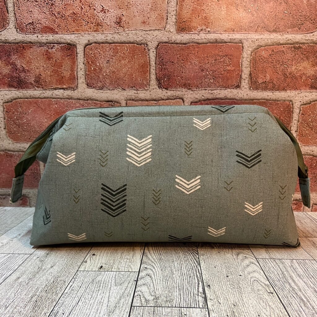 Trifecta Large Sage Green Arrows
