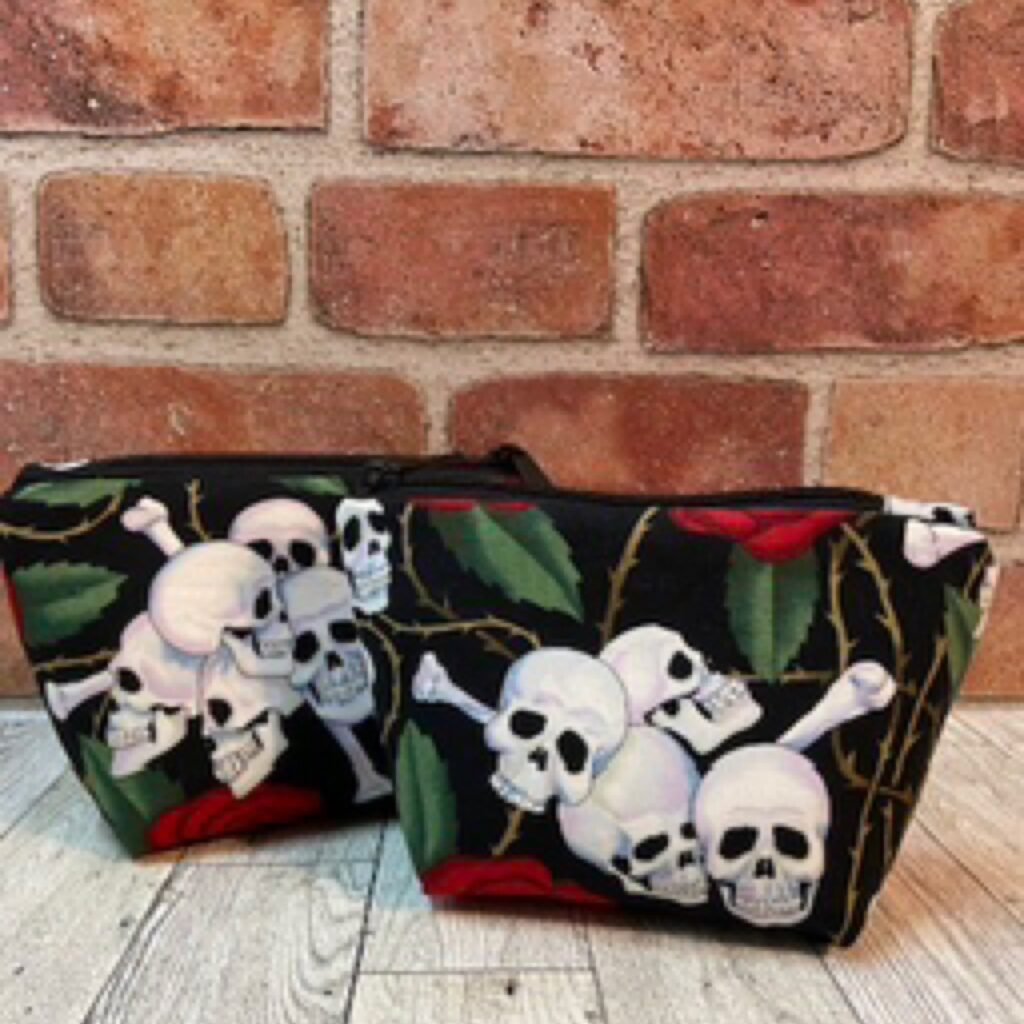 Small Zip Bag Skulls and Roses