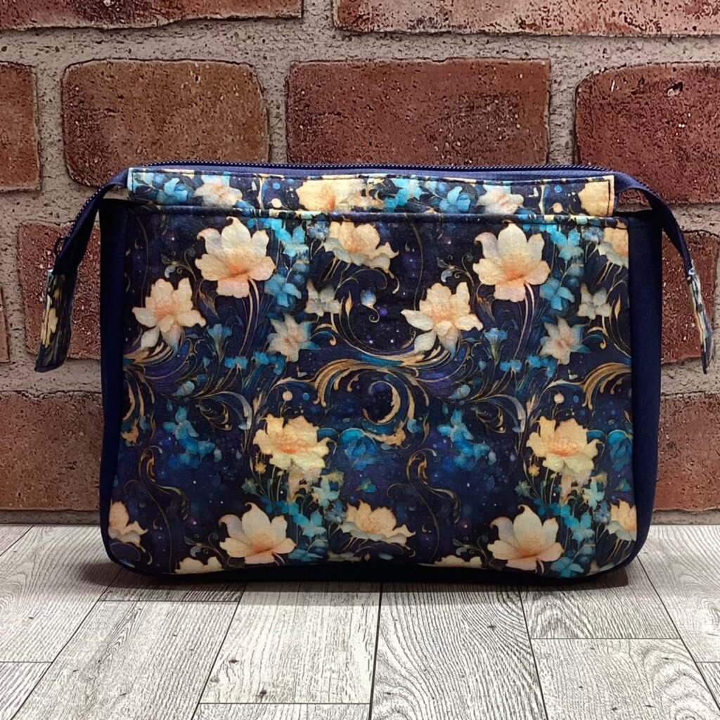 Plover Pouch Navy Cream Floral