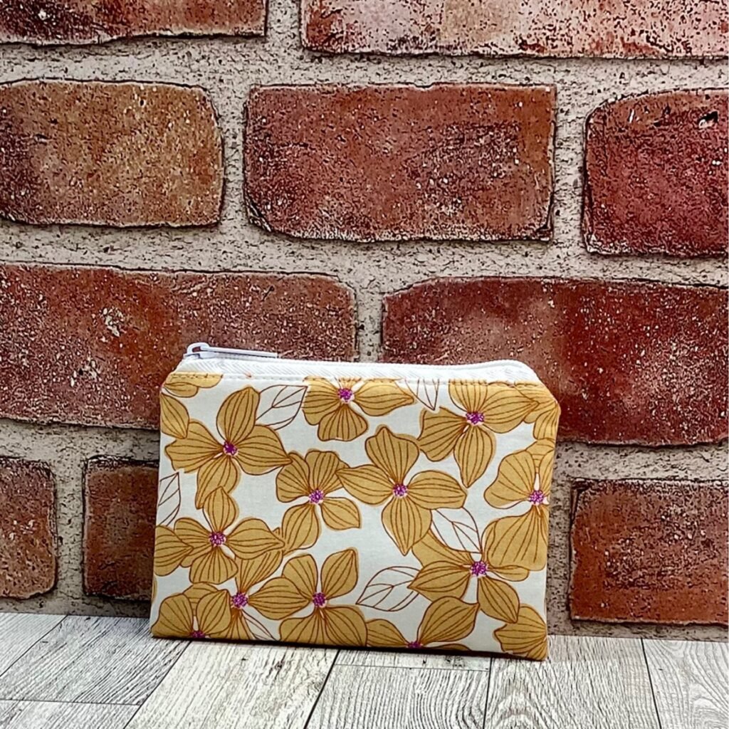 Mini Zip Bag Tan Flowers